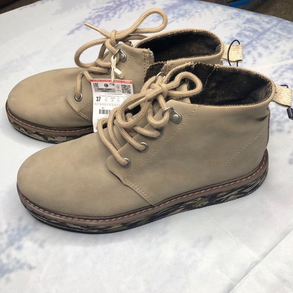 NWT Zara Boys Tan with Camo Sole Boots - Picture 2 of 8